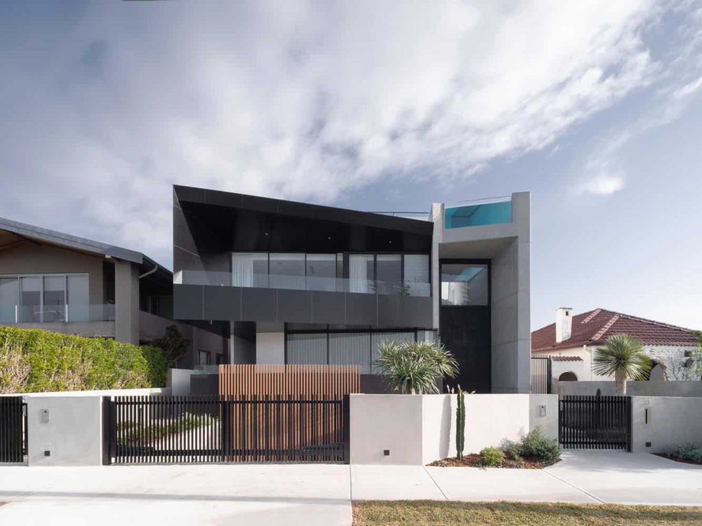 Glass Swimming Pools: Enhance Your Luxury Home Aesthetic